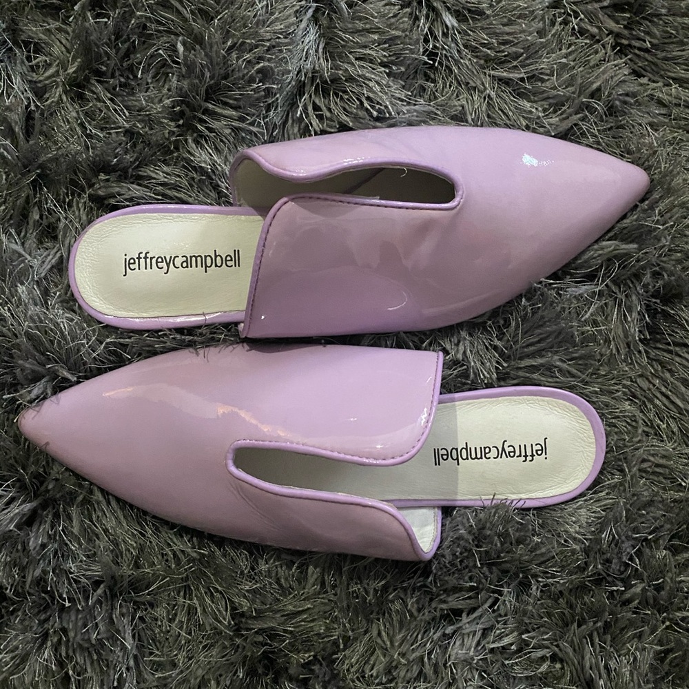 7.5 Women’s lavender Jeffrey Campbell flats